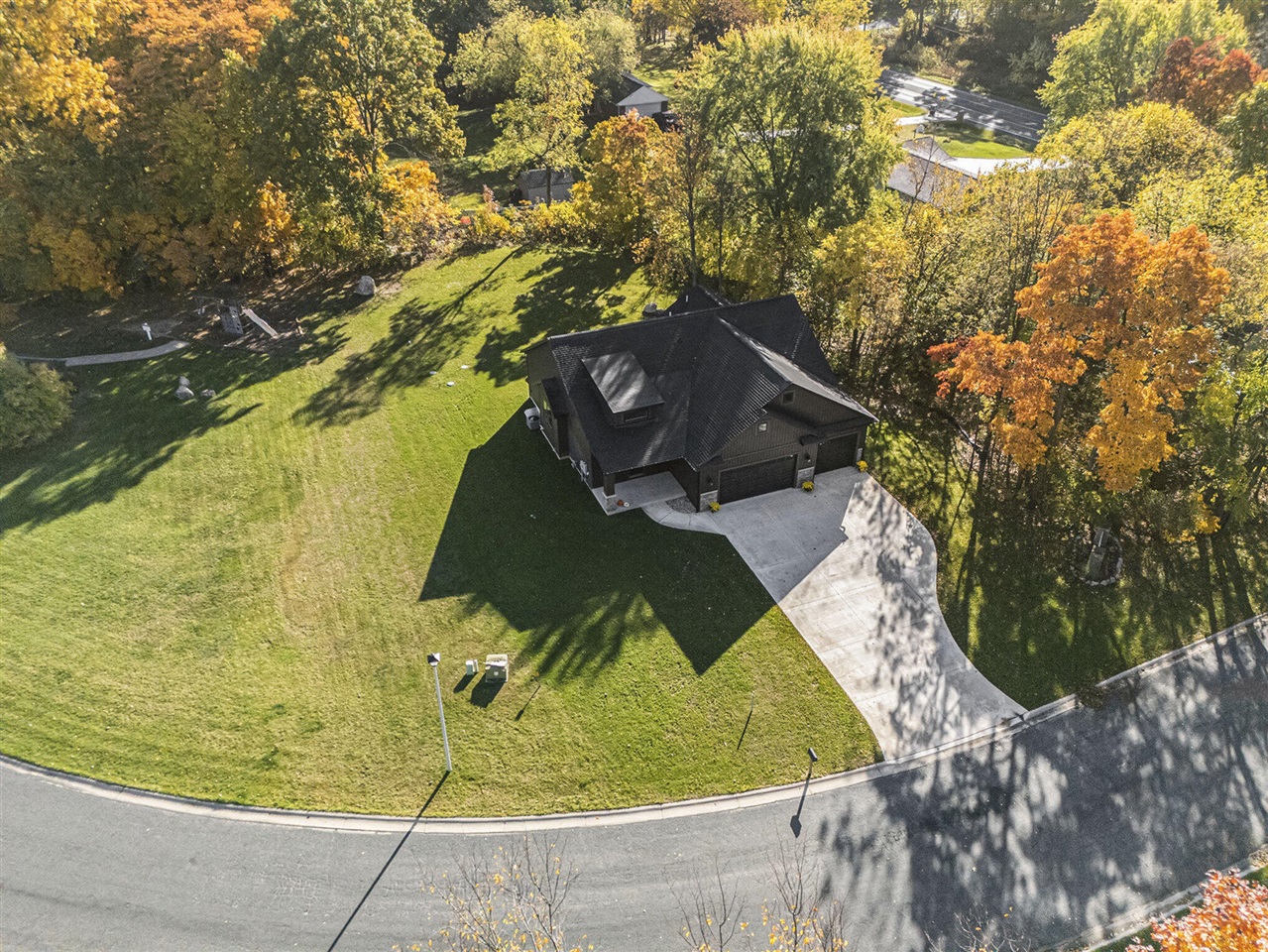 Homes for sale in Kalamazoo, MI | 8060 Hunters Xing, Kalamazoo, MI 49009 | MLS# 70501065