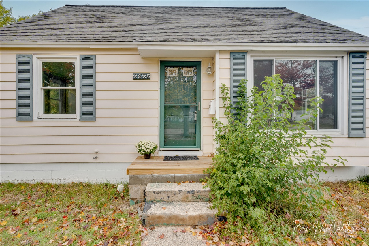 Homes for sale in Norton Shores, MI | 2625 Liberty Rd, Norton Shores, MI 49441 | MLS# 70501246