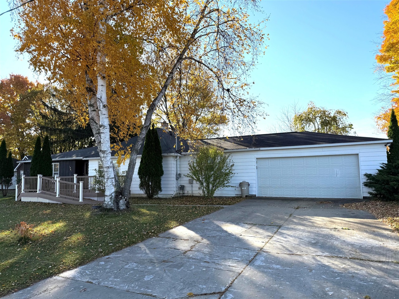 Homes for sale in Delton, MI | 6961 Shoreline Dr, Delton, MI 49046 | MLS# 70501289