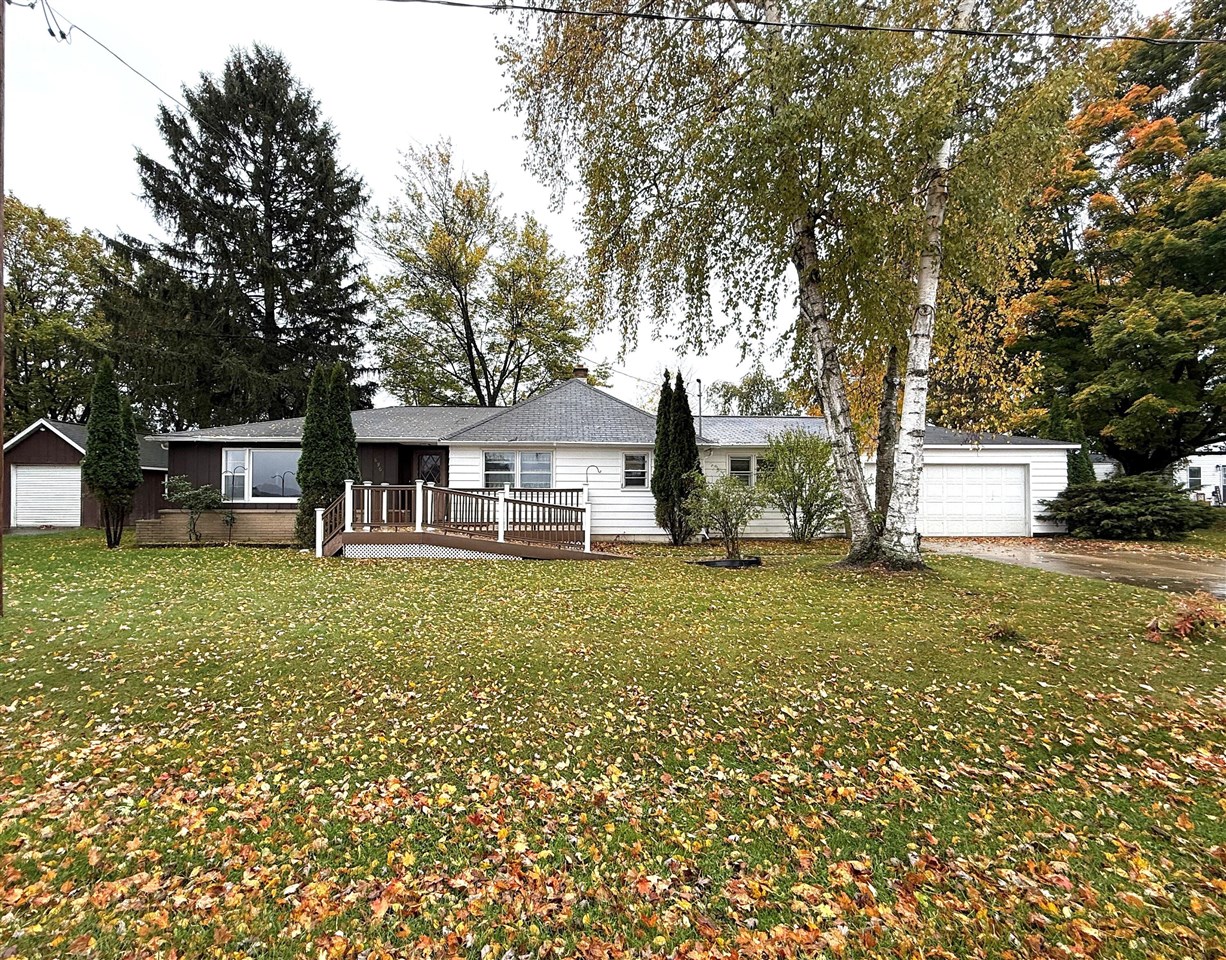 Homes for sale in Delton, MI | 6961 Shoreline Dr, Delton, MI 49046 | MLS# 70501289