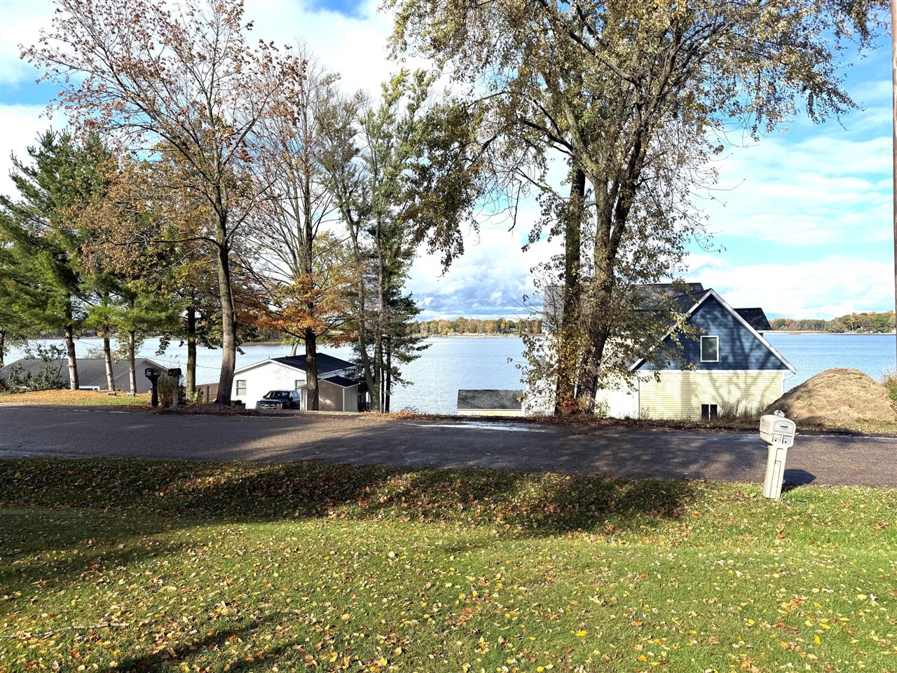 Homes for sale in Delton, MI | 6961 Shoreline Dr, Delton, MI 49046 | MLS# 70501289