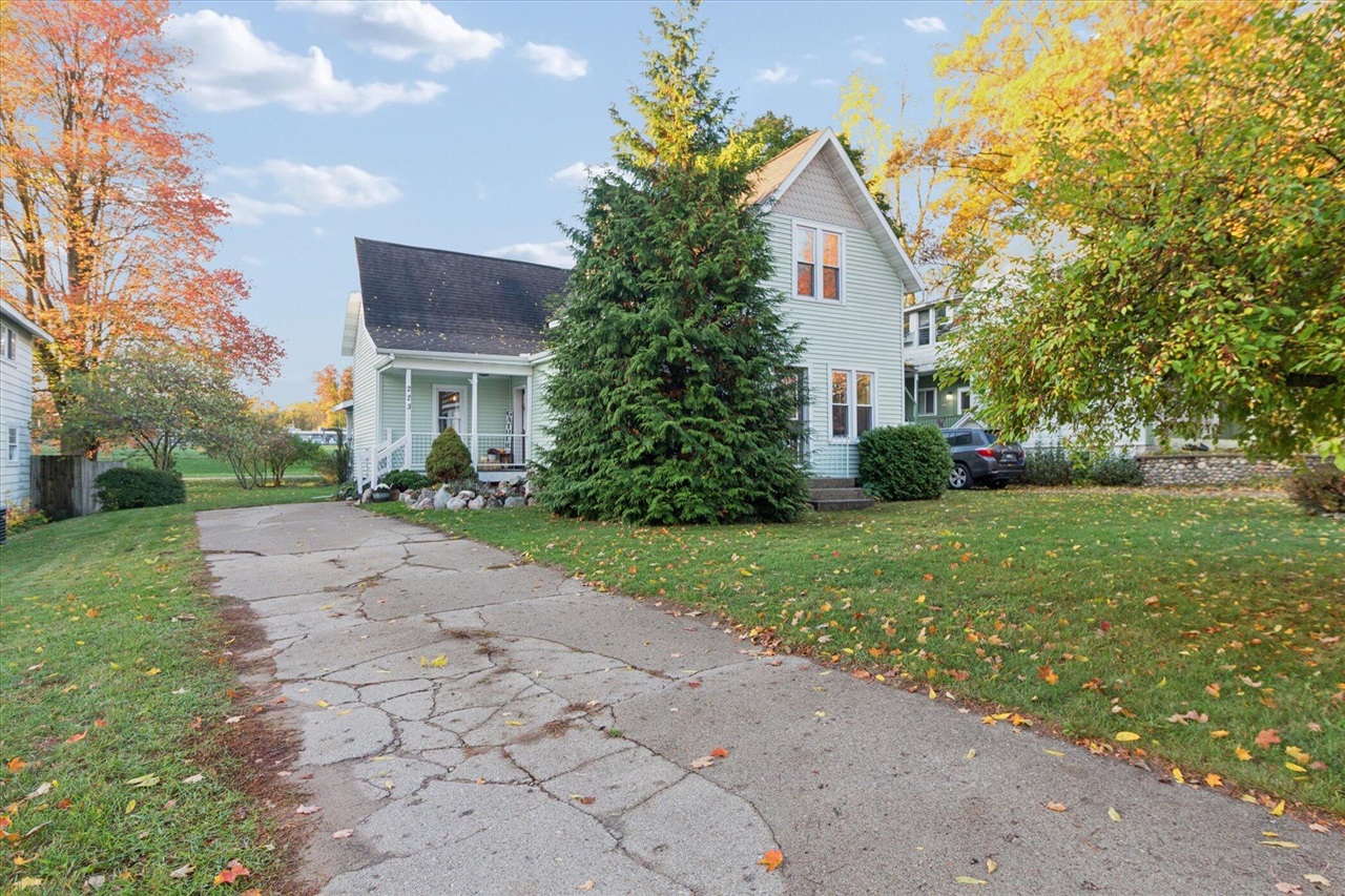 Homes for sale in Reed City, MI | 223 W Todd Ave, Reed City, MI 49677 | MLS# 70501366