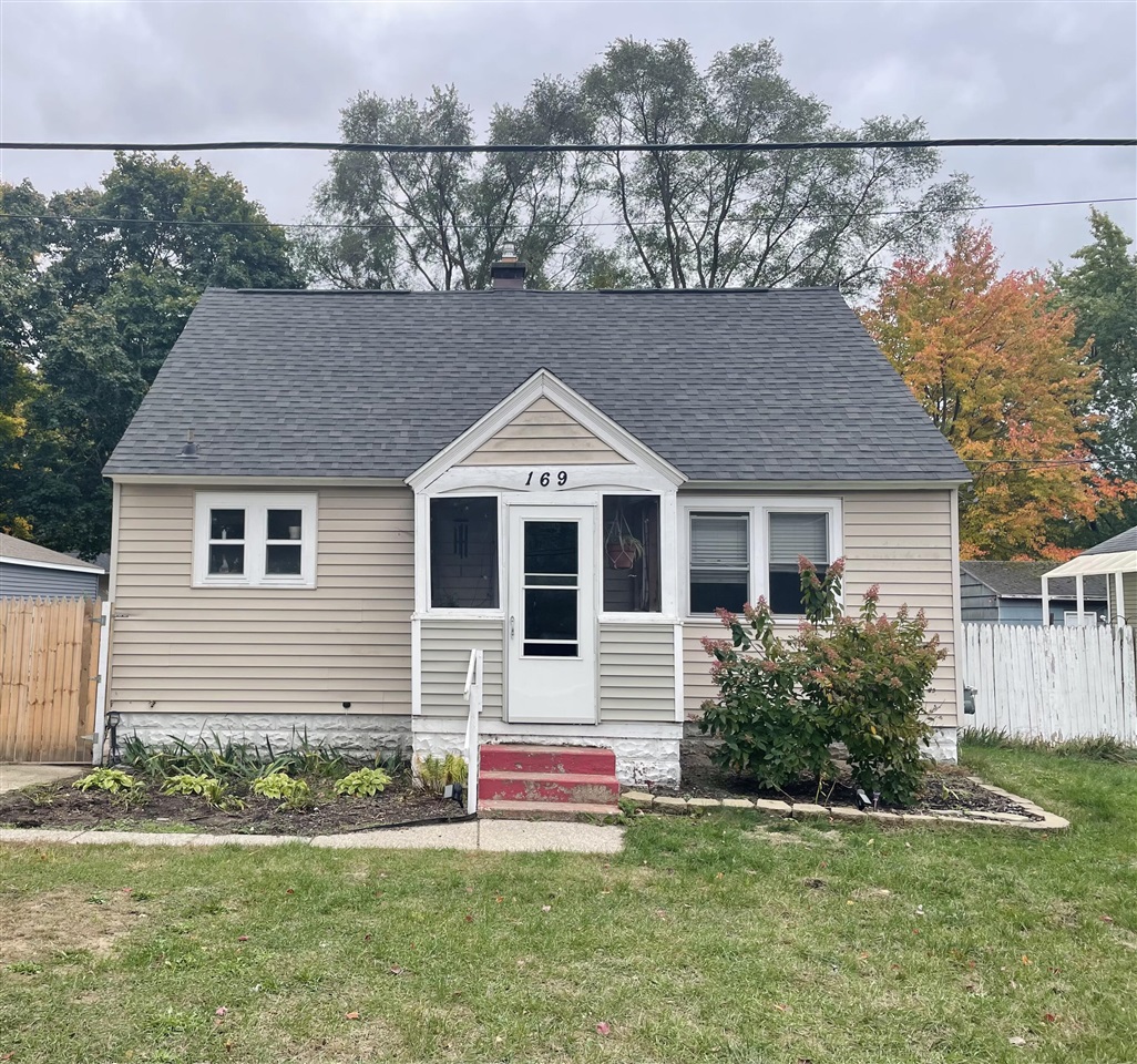 Homes for sale in Norton Shores, MI | 169 W Hile Rd, Norton Shores, MI 49441 | MLS# 70501464