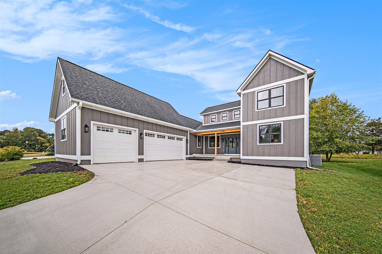 Homes for sale in Jackson, MI | 5182 Grande View Ln, Jackson, MI 49201 | MLS# 70501485