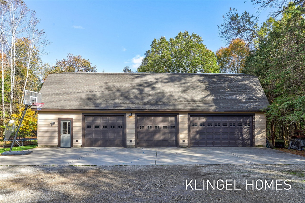 Homes for sale in Nunica, MI | 11078 Walnut Dr, Nunica, MI 49448 | MLS# 70501487