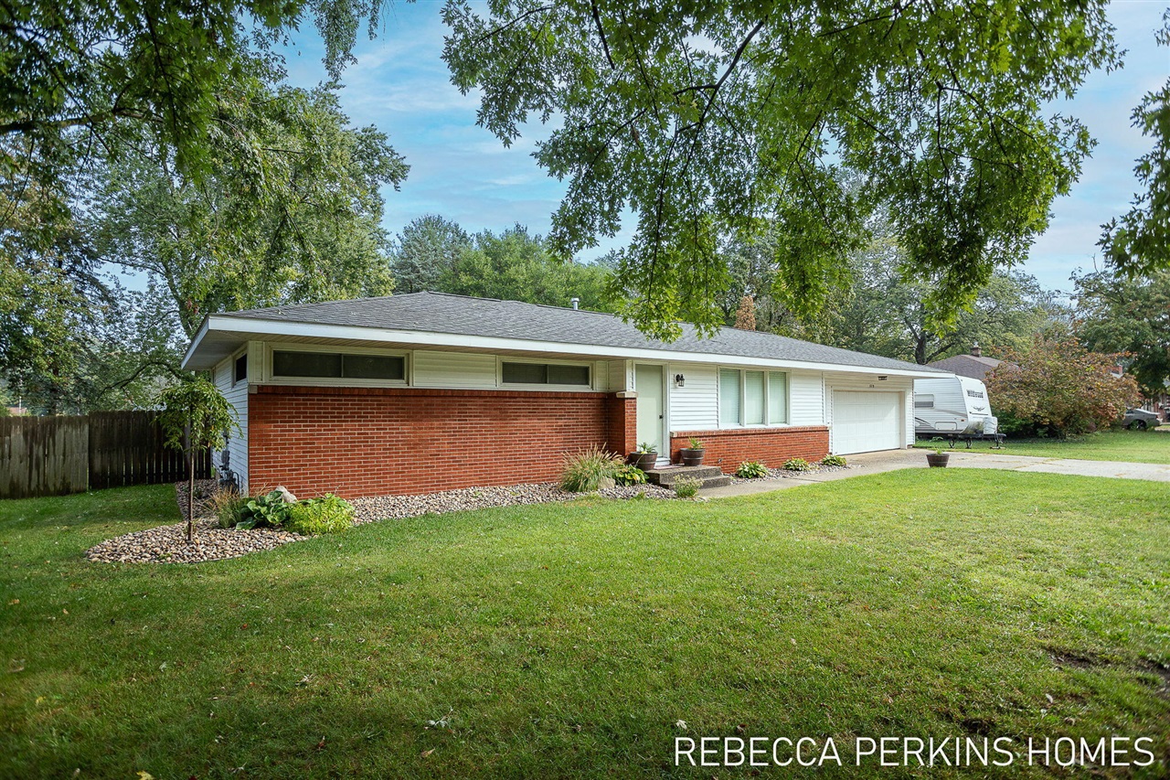 Homes for sale in Zeeland, MI | 579 W Huizenga Ave, Zeeland, MI 49464 | MLS# 70501488