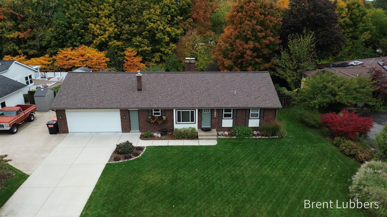 Homes for sale in Hudsonville, MI | 6821 Bridgeport Dr, Hudsonville, MI 49426 | MLS# 70501607