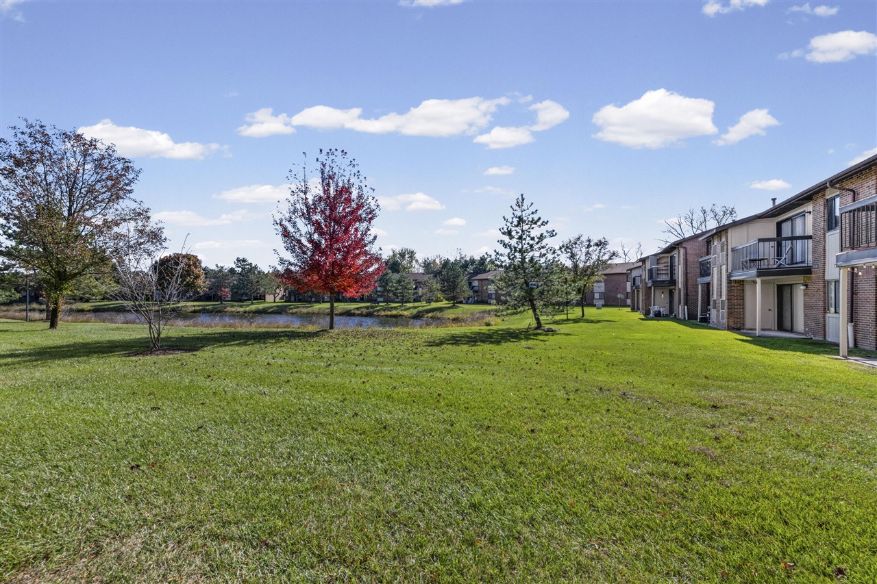 Homes for sale in Livonia, MI | 33735 Pondview Cir #164, Livonia, MI 48152 | MLS# 70502151