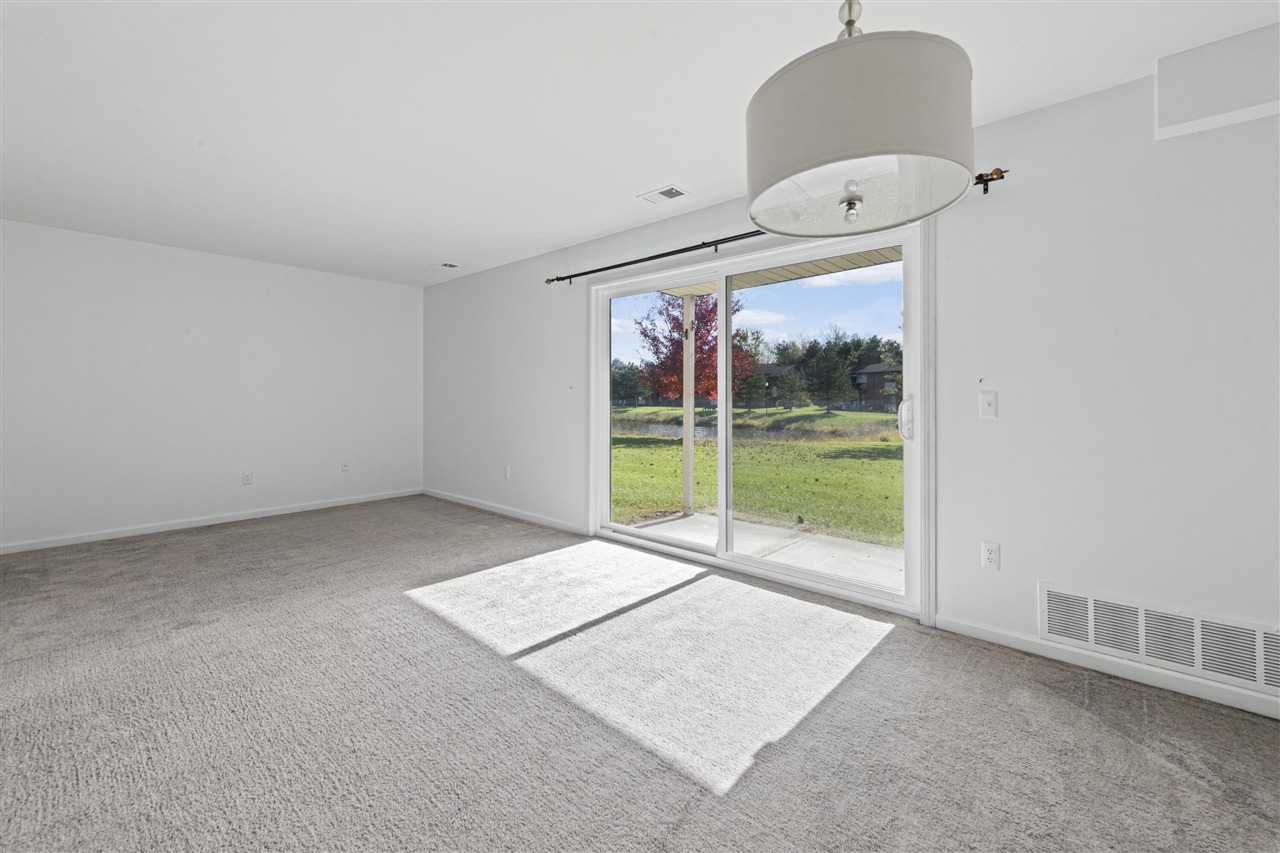 Homes for sale in Livonia, MI | 33735 Pondview Cir #164, Livonia, MI 48152 | MLS# 70502151