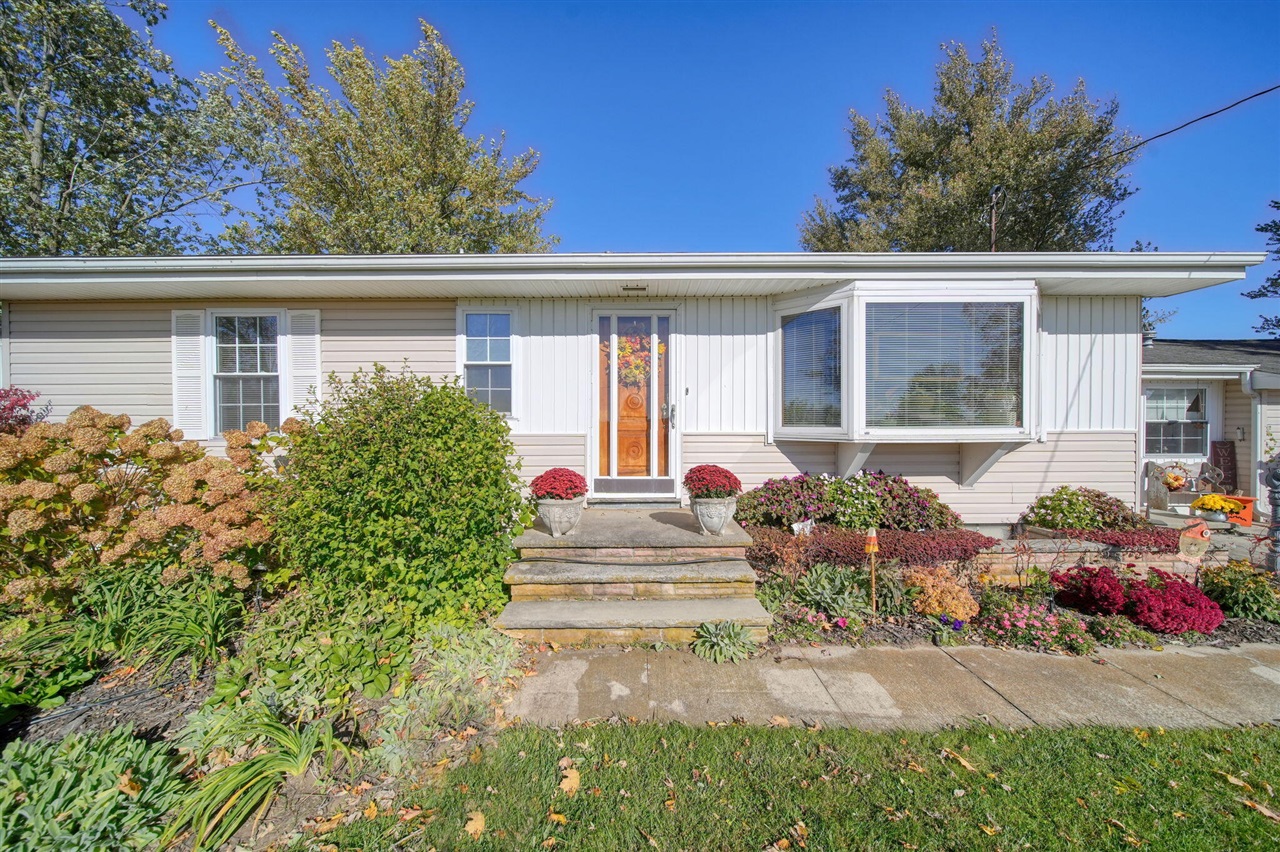 Homes for sale in Adrian, MI | 1284 Codling Rd, Adrian, MI 49221 | MLS# 70502172