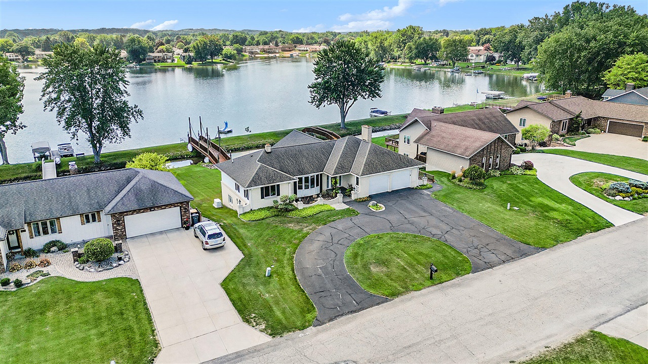 Homes for sale in Jenison, MI | 950 Brentwood St, Jenison, MI 49428 | MLS# 70502270