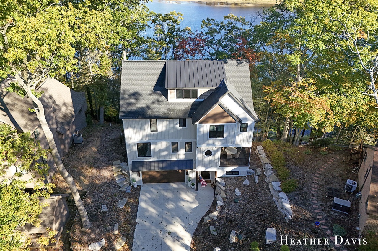 Homes for sale in West Olive, MI | 16976 Lake Ave, West Olive, MI 49460 | MLS# 70502288