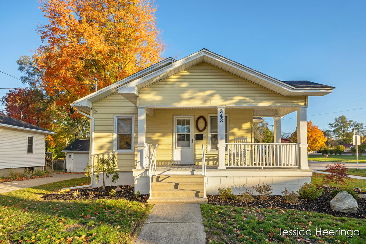 Homes for sale in Rockford, MI | 343 Lewis St, Rockford, MI 49341 | MLS# 70502289