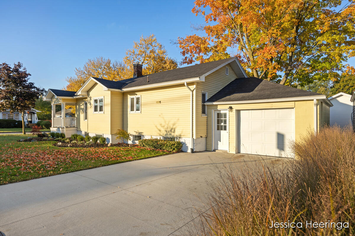 Homes for sale in Rockford, MI | 343 Lewis St, Rockford, MI 49341 | MLS# 70502289