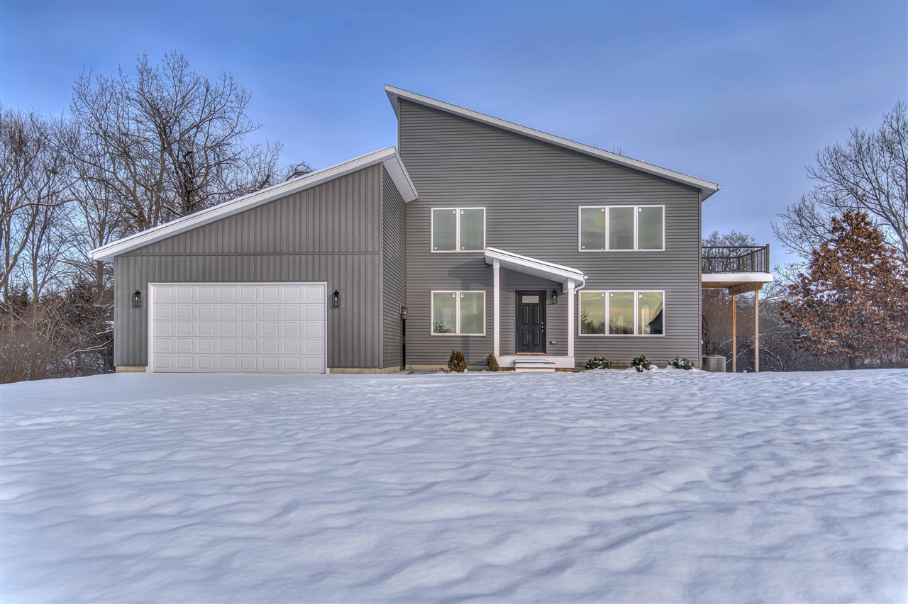 Homes for sale in Jackson, MI | 6835 S Price Lake Dr, Jackson, MI 49201 | MLS# 70502316