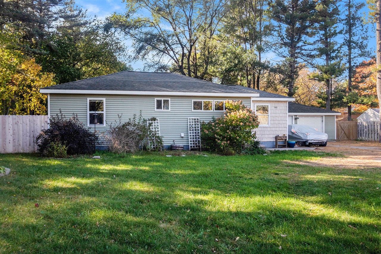 Homes for sale in Holland, MI | 702 Butternut Dr, Holland, MI 49424 | MLS# 70502317