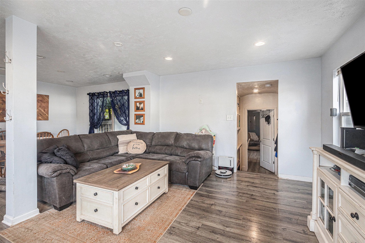 Homes for sale in Holland, MI | 702 Butternut Dr, Holland, MI 49424 | MLS# 70502317