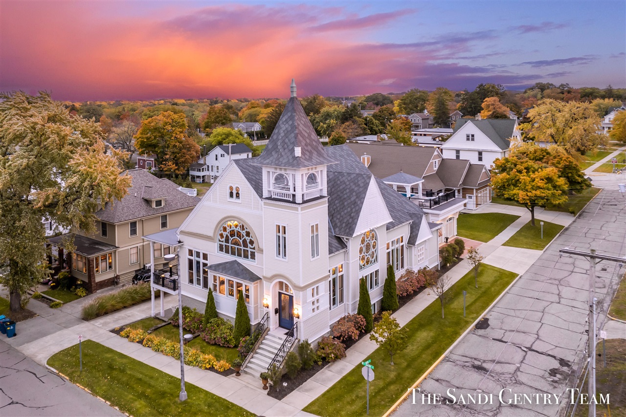 Homes for sale in Grand Haven, MI | 600 Washington Ave, Grand Haven, MI 49417 | MLS# 70502379