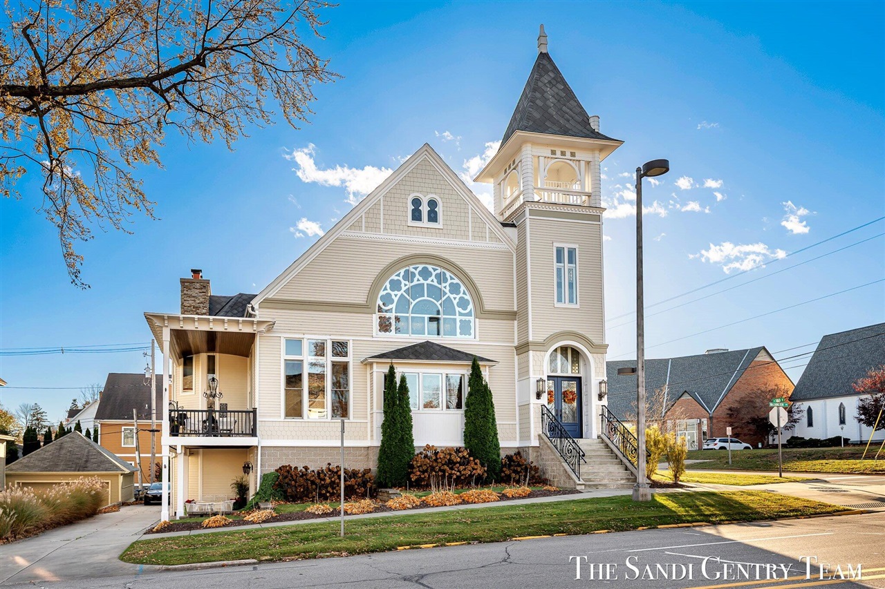 Homes for sale in Grand Haven, MI | 600 Washington Ave, Grand Haven, MI 49417 | MLS# 70502379