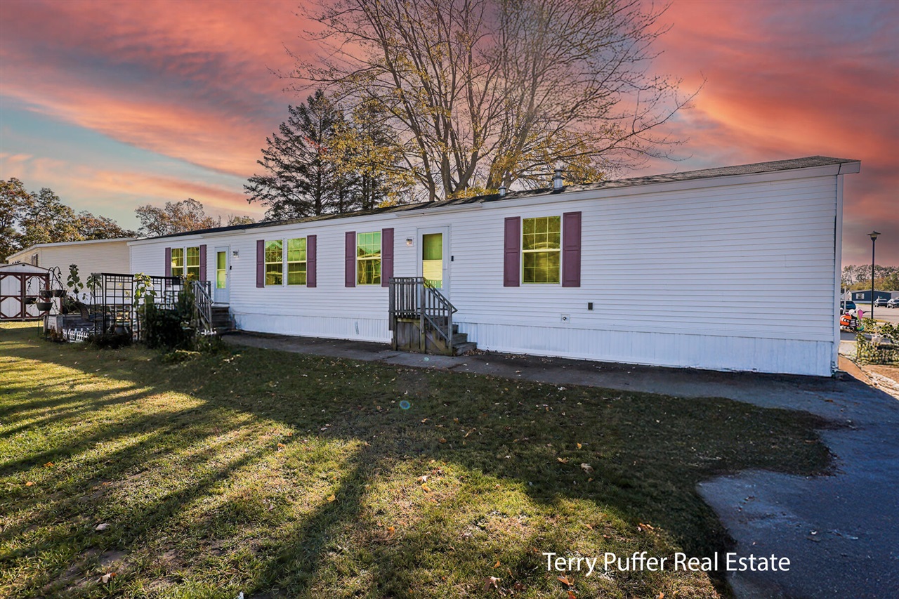 Homes for sale in Muskegon, MI | 796 Strawberry Ln, Muskegon, MI 49442 | MLS# 70502395