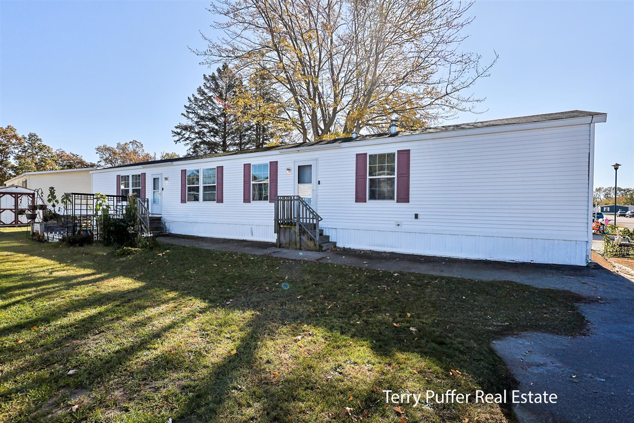 Homes for sale in Muskegon, MI | 796 Strawberry Ln, Muskegon, MI 49442 | MLS# 70502395