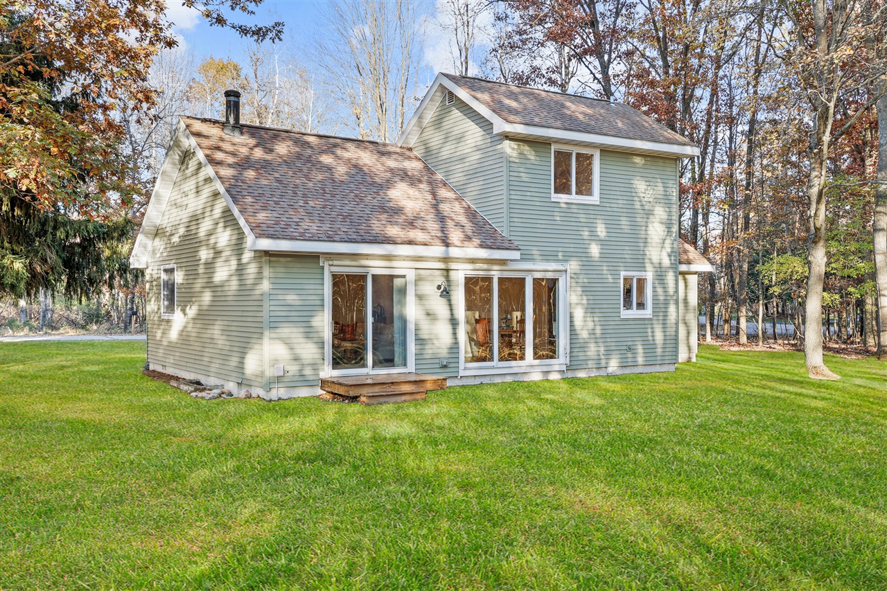 Homes for sale in Canadian Lakes, MI | 9721 Willow Rd, Canadian Lakes, MI 49346 | MLS# 70502436