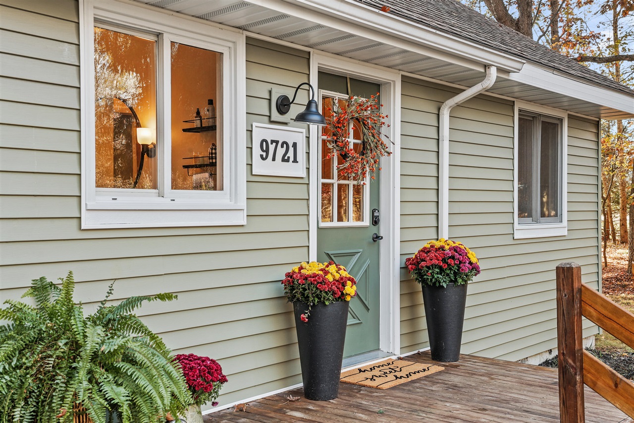 Homes for sale in Canadian Lakes, MI | 9721 Willow Rd, Canadian Lakes, MI 49346 | MLS# 70502436