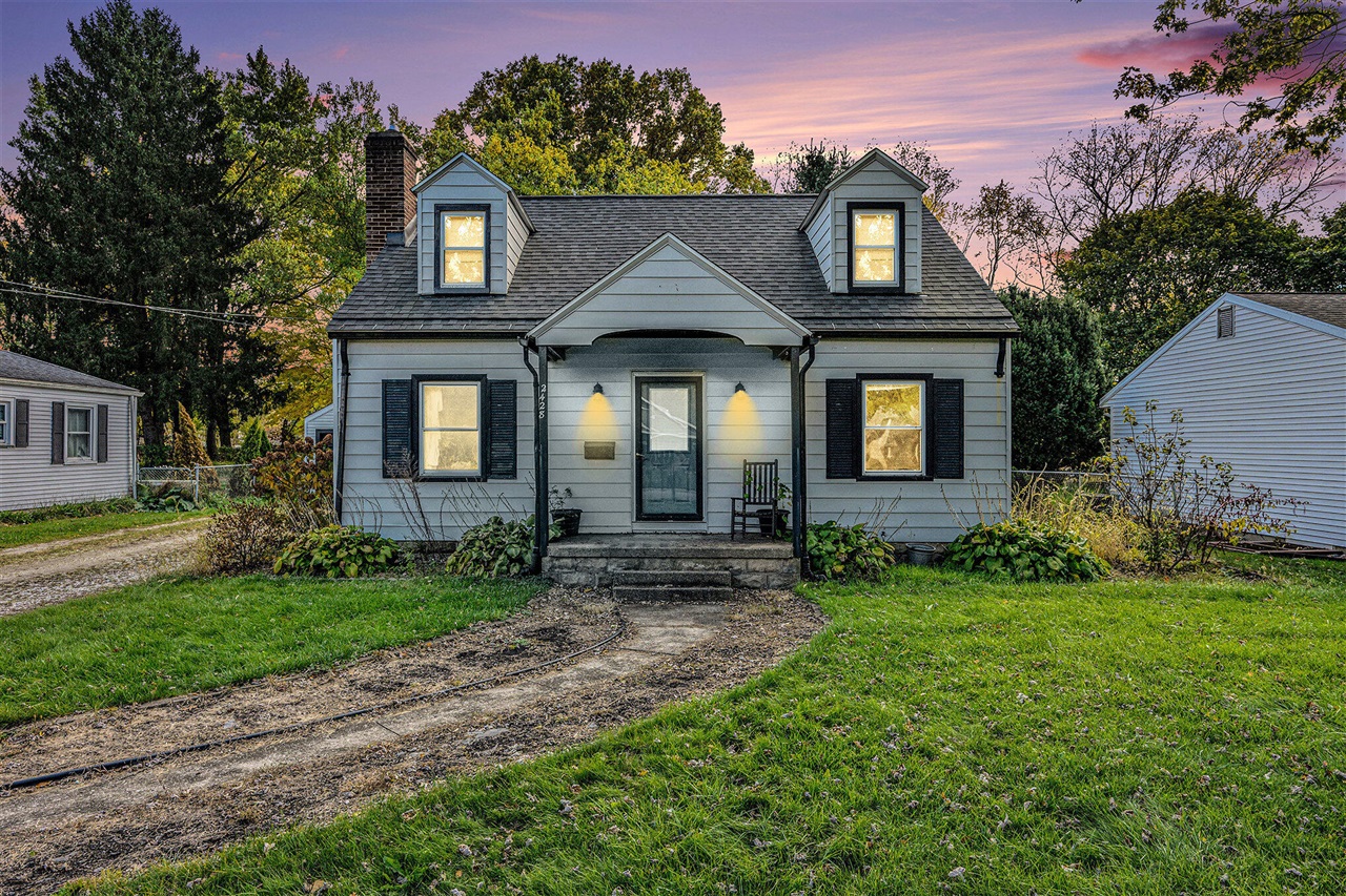 Homes for sale in Kalamazoo, MI | 2428 Glendale Blvd, Kalamazoo, MI 49004 | MLS# 70502546