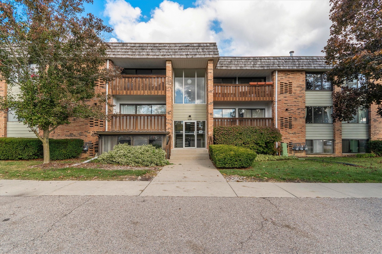Homes for sale in Ann Arbor, MI | 1235 S Maple Rd #302, Ann Arbor, MI 48103 | MLS# 70502576