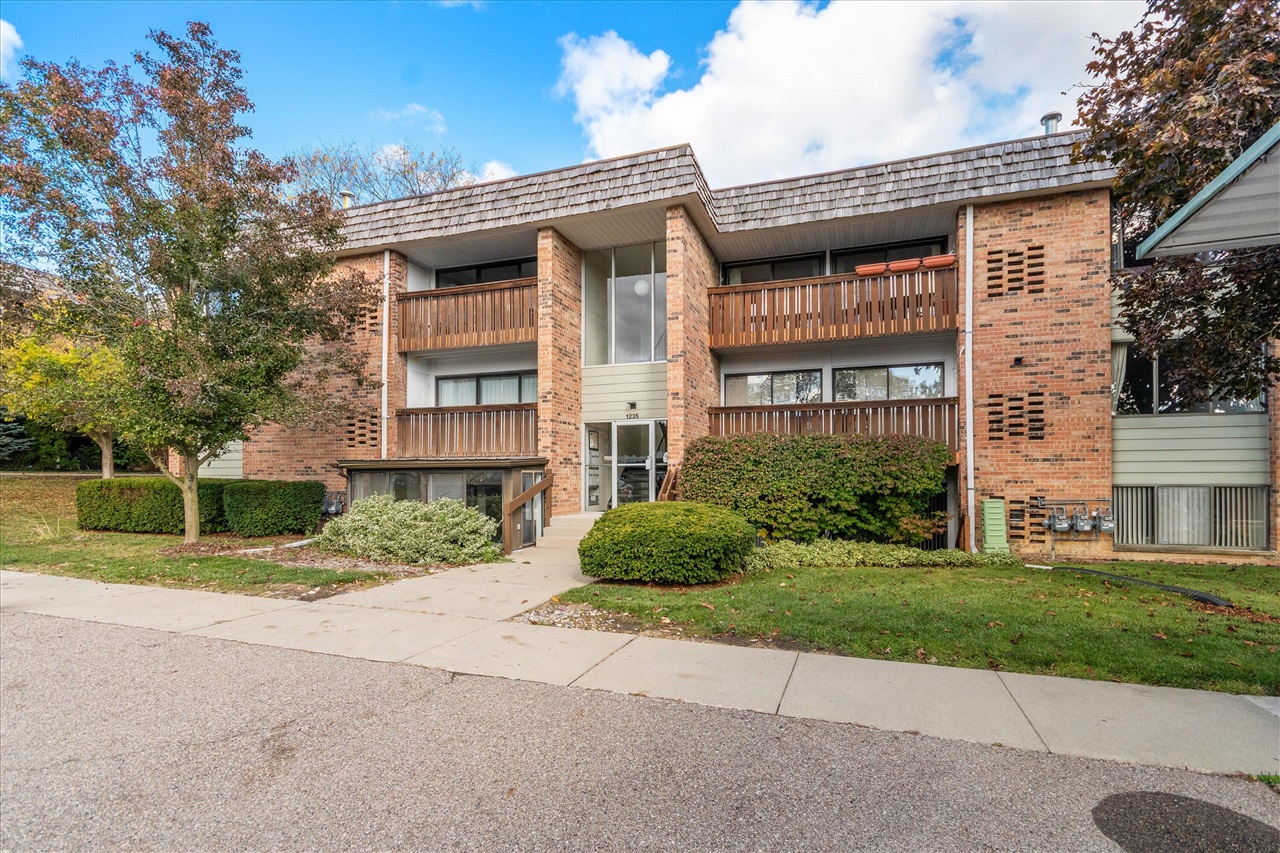 Homes for sale in Ann Arbor, MI | 1235 S Maple Rd #302, Ann Arbor, MI 48103 | MLS# 70502576