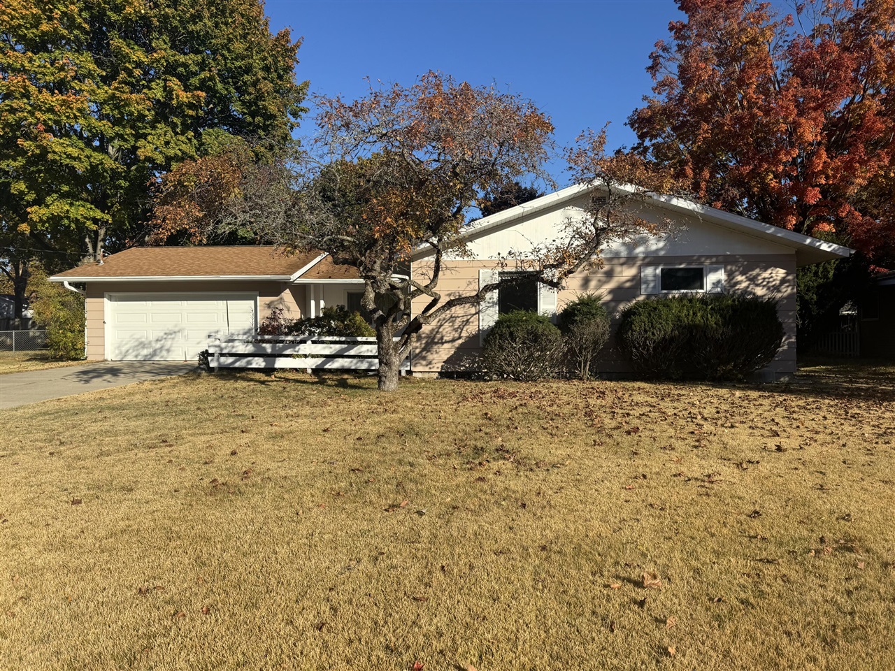 Homes for sale in Whitehall, MI | 116 Pinecrest Rd, Whitehall, MI 49461 | MLS# 70502580