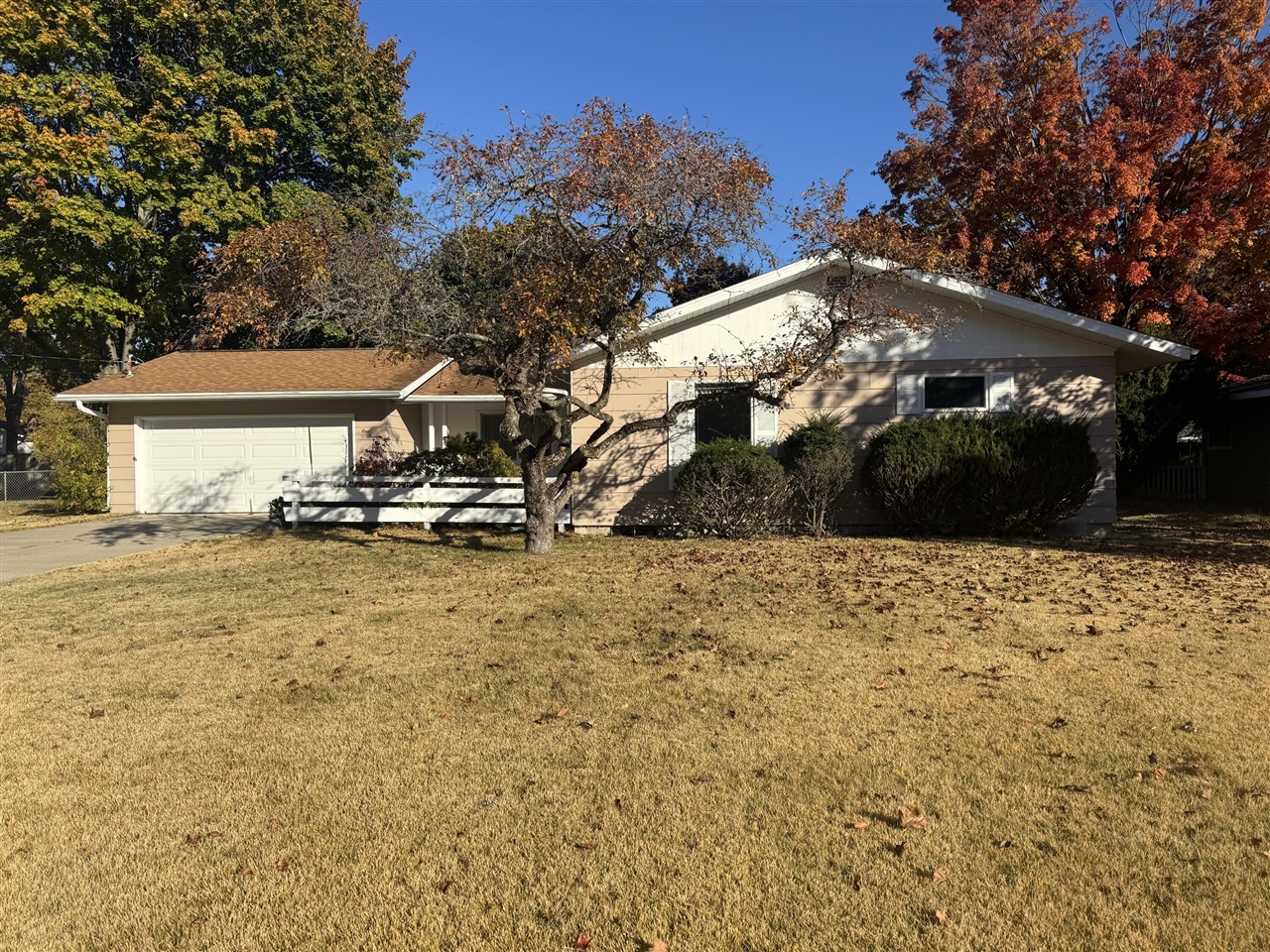 Homes for sale in Whitehall, MI | 116 Pinecrest Rd, Whitehall, MI 49461 | MLS# 70502580