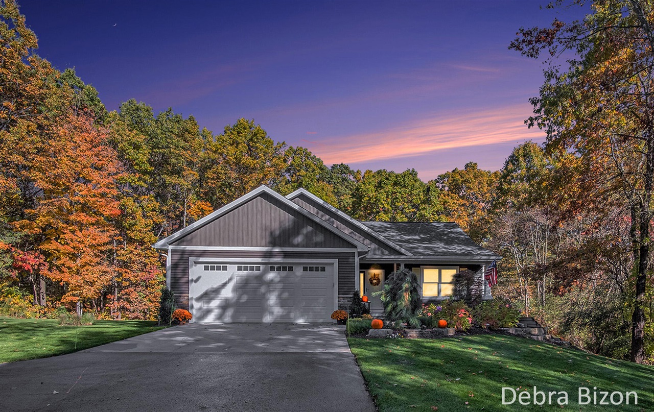 Homes for sale in Greenville, MI | 10748 Pine Valley Dr, Greenville, MI 48838 | MLS# 70502623