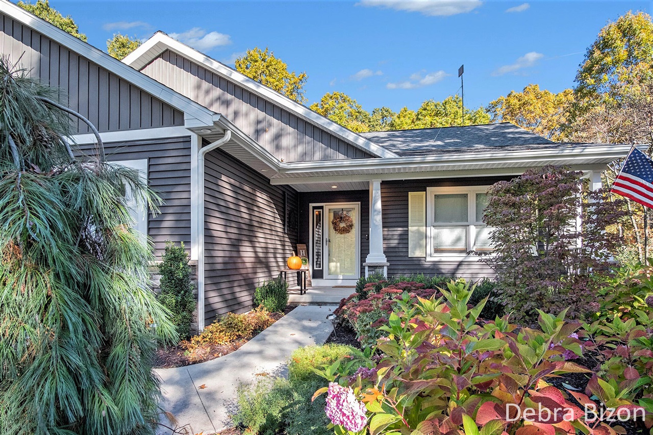 Homes for sale in Greenville, MI | 10748 Pine Valley Dr, Greenville, MI 48838 | MLS# 70502623