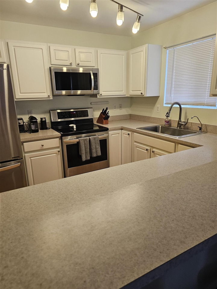 Homes for sale in Livonia, MI | 9073 Newport Way Way, Livonia, MI 48150 | MLS# 70502625