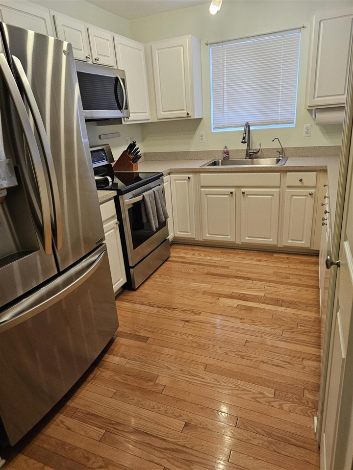 Homes for sale in Livonia, MI | 9073 Newport Way Way, Livonia, MI 48150 | MLS# 70502625