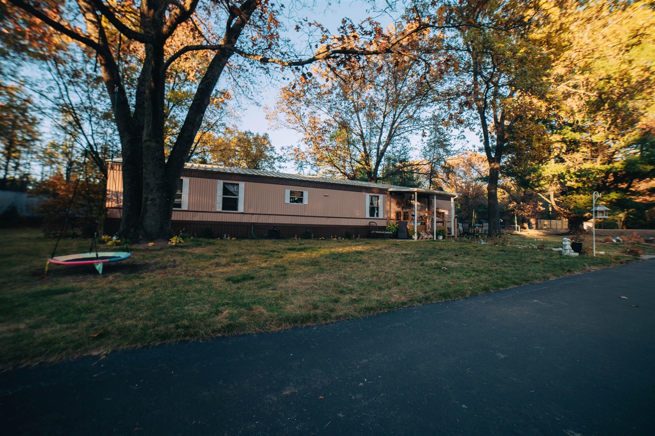 Homes for sale in Newaygo, MI | 10674 W West County Line Rd Rd, Newaygo, MI 49337 | MLS# 70502702