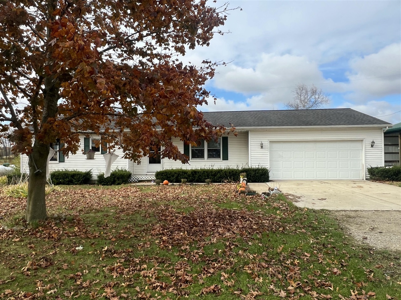 Homes for sale in Jonesville, MI | 9632 Fowle Rd, Jonesville, MI 49250 | MLS# 70502845