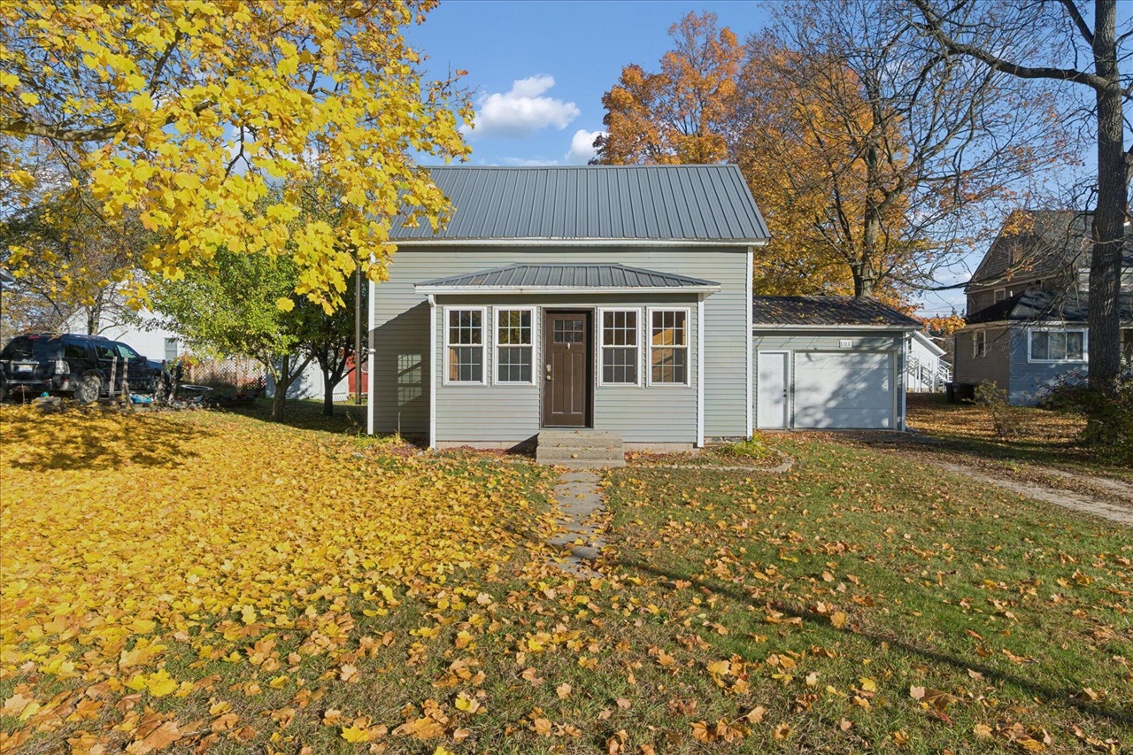 Homes for sale in Edmore, MI | 311 E Pine St, Edmore, MI 48829 | MLS# 70503020