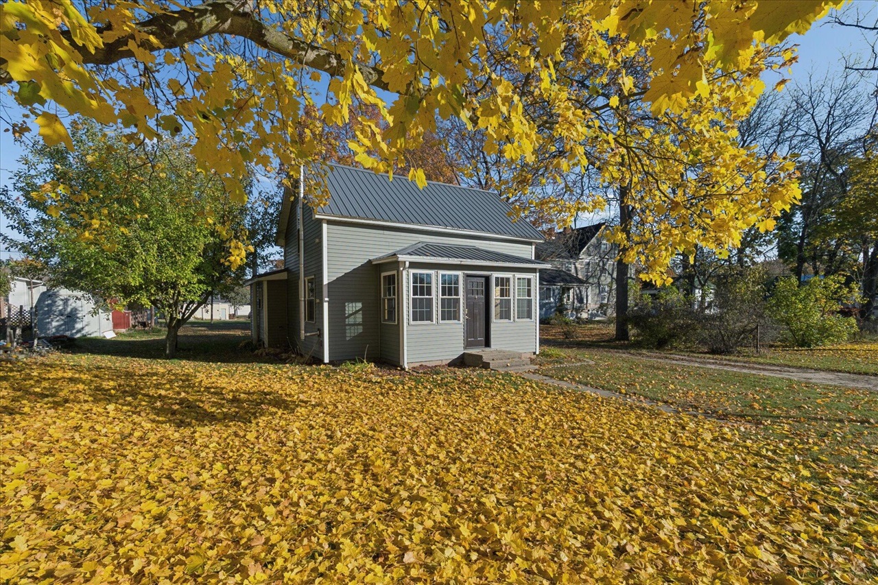 Homes for sale in Edmore, MI | 311 E Pine St, Edmore, MI 48829 | MLS# 70503020