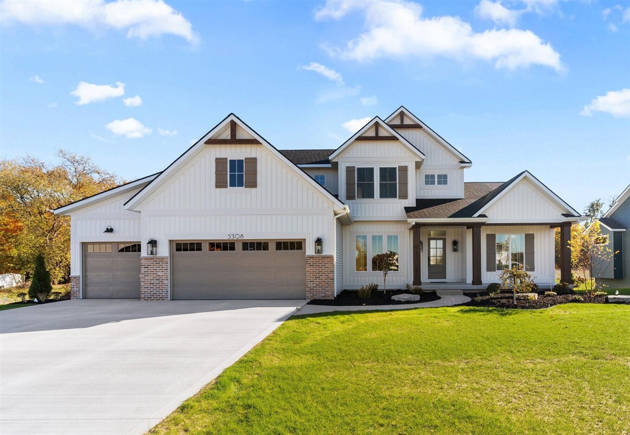 Homes for sale in Wyoming, MI | 5508 Case Dr, Wyoming, MI 49418 | MLS# 70503352