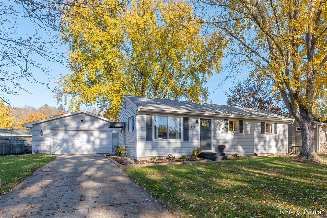 Homes for sale in Lowell, MI | 1550 Carol Lynne Dr, Lowell, MI 49331 | MLS# 70503362