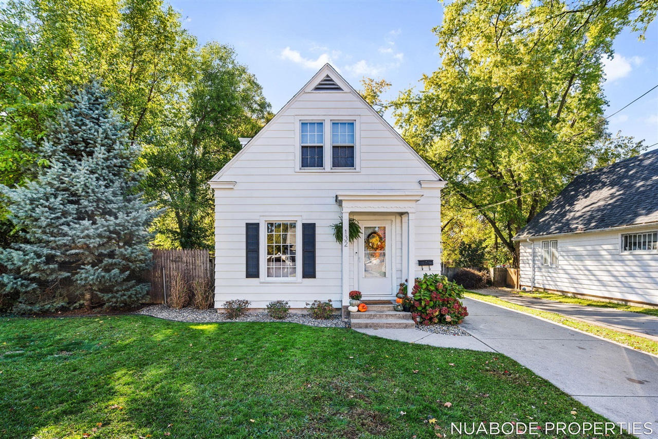 Homes for sale in Grand Rapids, MI | 132 Graceland St, Grand Rapids, MI 49505 | MLS# 70503367