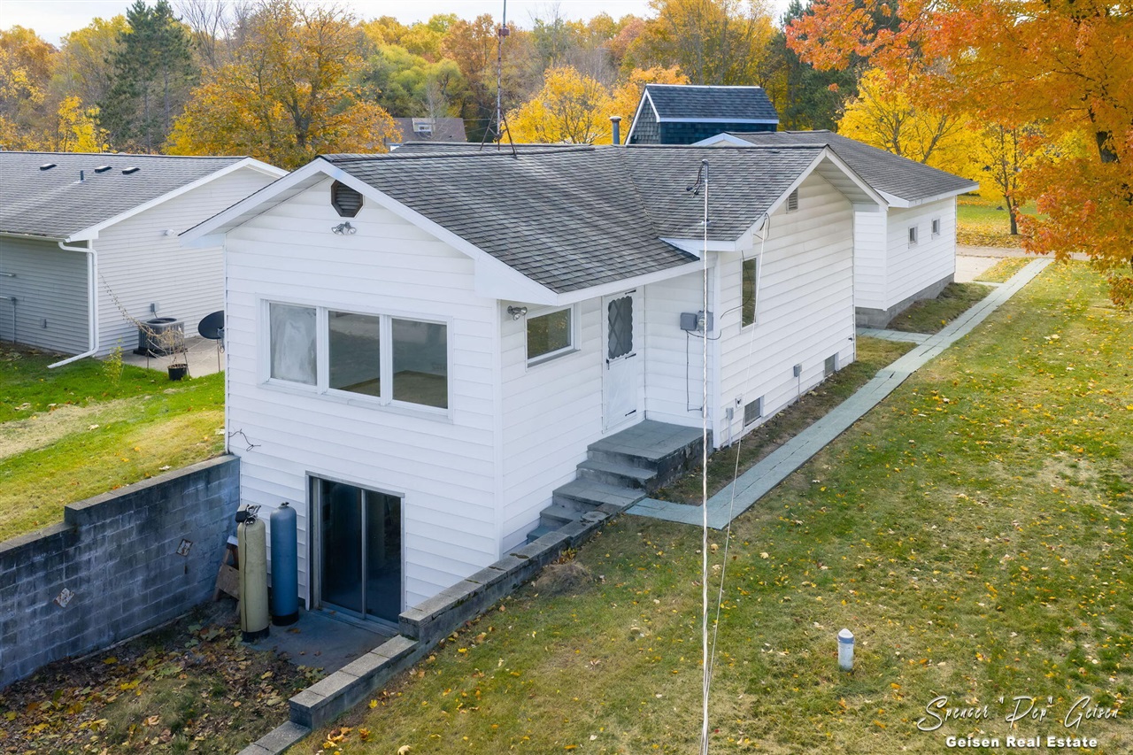 Homes for sale in Greenville, MI | 318 S Turk Lake Dr, Greenville, MI 48838 | MLS# 70503376