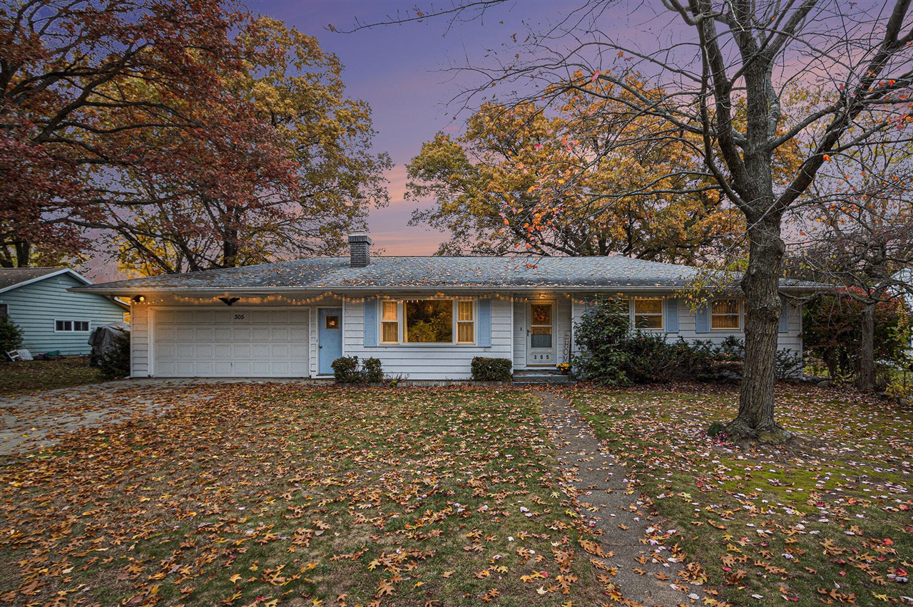 Homes for sale in Gobles, MI | 305 Orchard Cir, Gobles, MI 49055 | MLS# 70503395