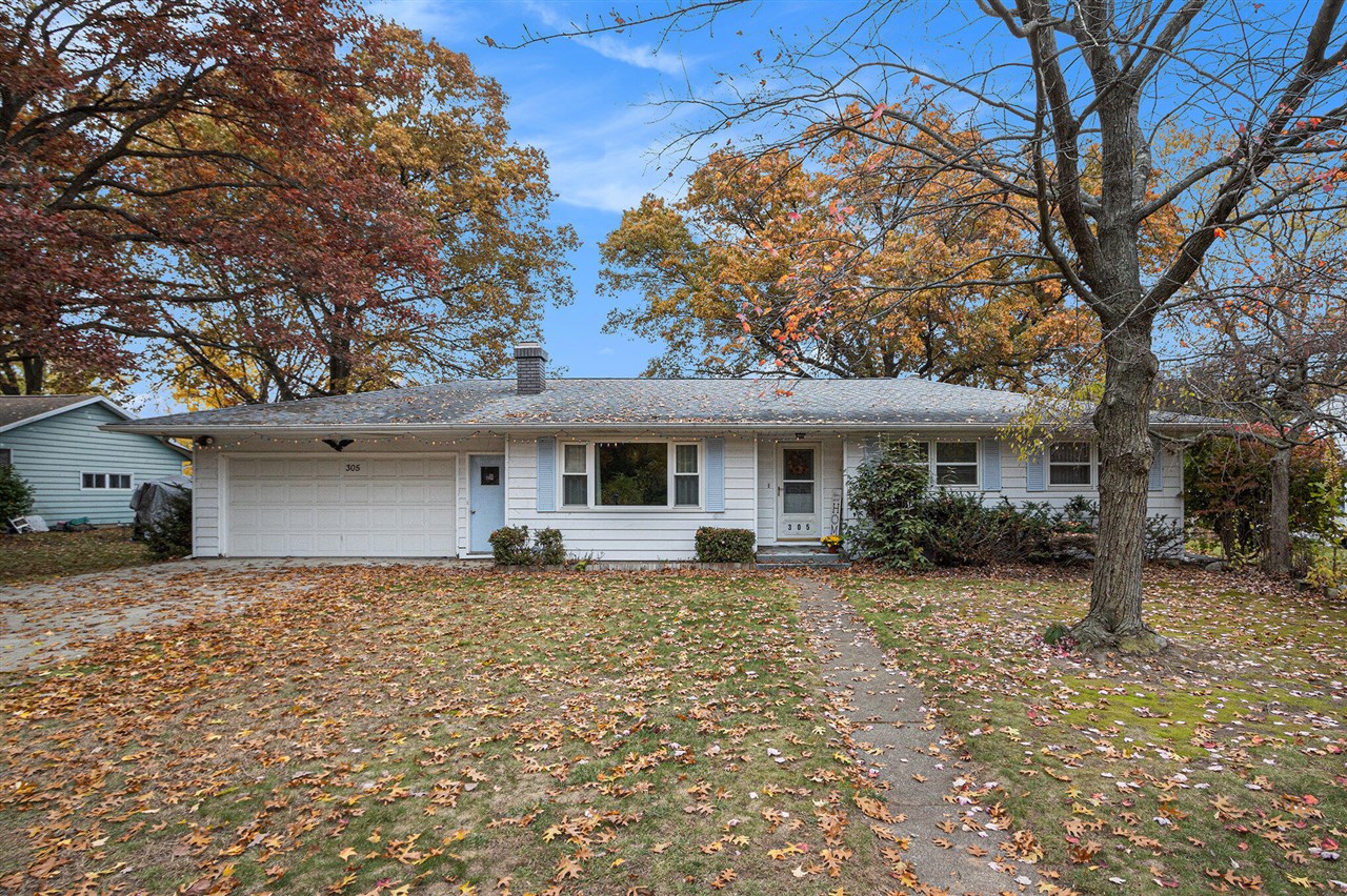 Homes for sale in Gobles, MI | 305 Orchard Cir, Gobles, MI 49055 | MLS# 70503395