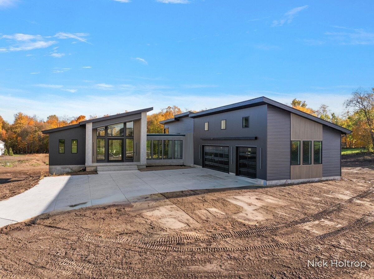 Homes for sale in Dorr, MI | 312 Ottogan Hills Ct, Dorr, MI 49323 | MLS# 70503448