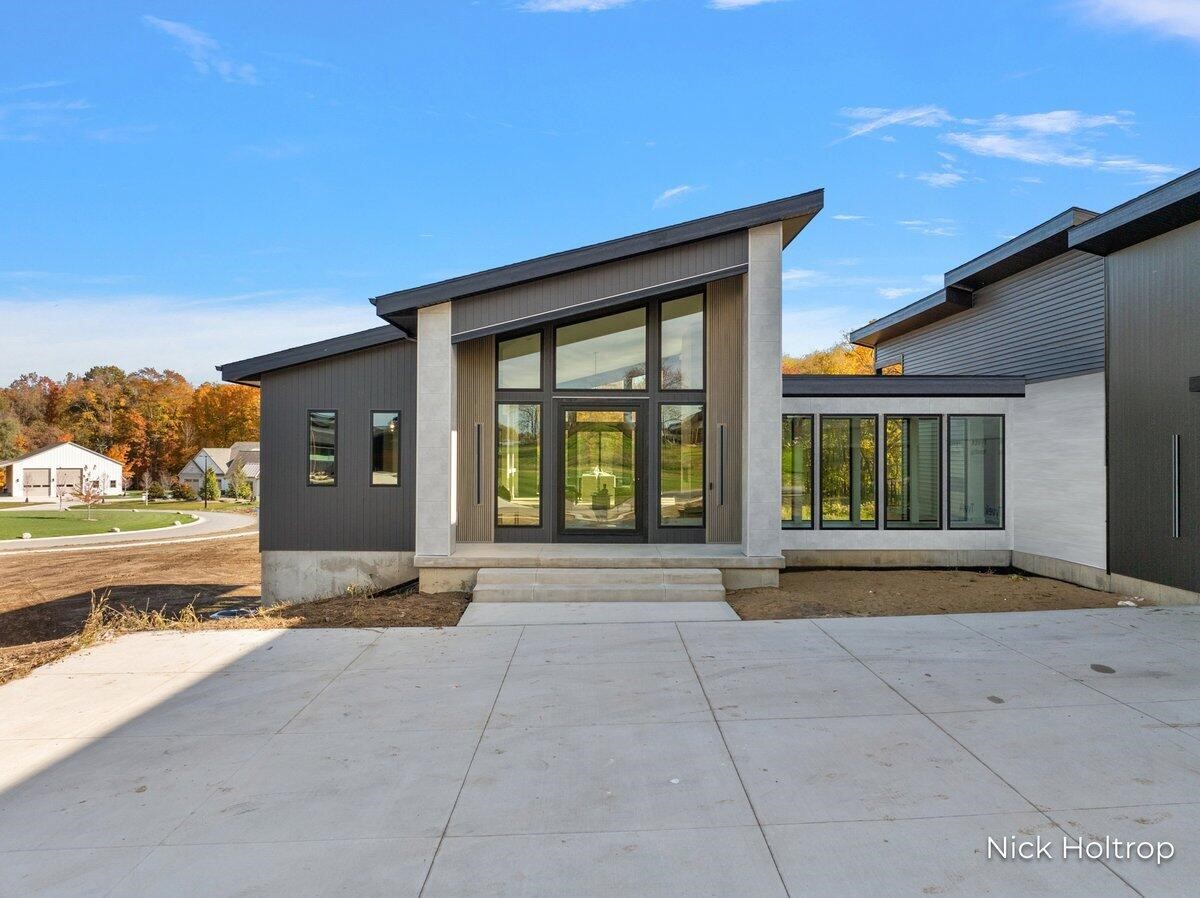 Homes for sale in Dorr, MI | 312 Ottogan Hills Ct, Dorr, MI 49323 | MLS# 70503448