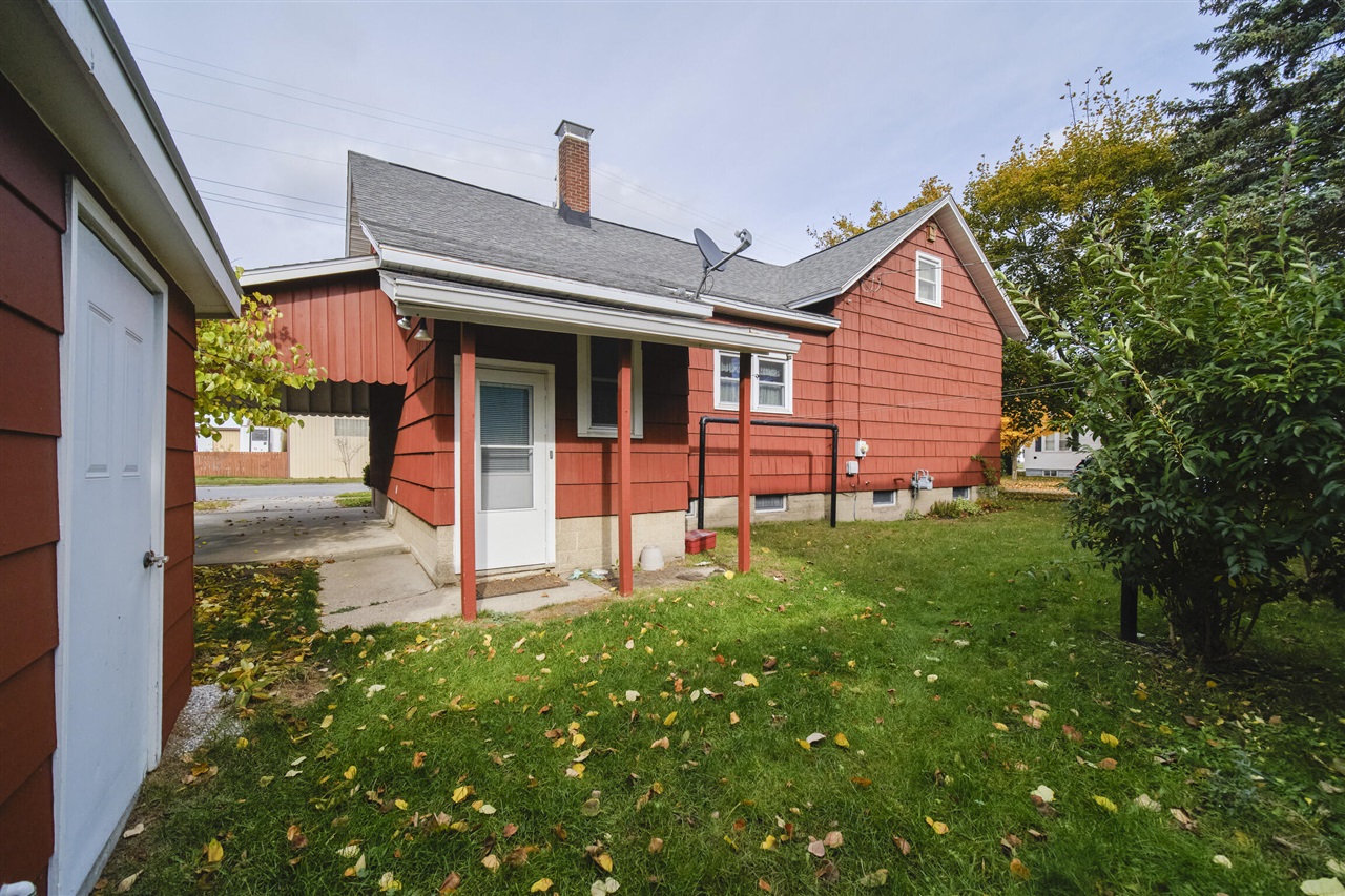 Homes for sale in Manistee, MI | 177 8Th St, Manistee, MI 49660 | MLS# 70503463