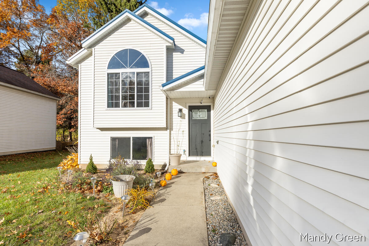 Homes for sale in Greenville, MI | 1006 Sprucewood Dr, Greenville, MI 48838 | MLS# 70503572